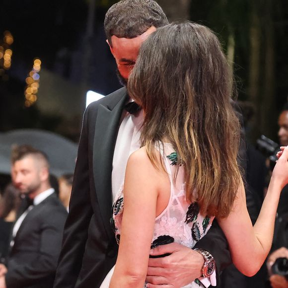 Karim Benzema et sa compagne Lyna Khoudri lors de la montée des marches du film « 13 jours 13 nuits » lors du 78ème Festival International du Film de Cannes. Le 23 mai 2025 
© Jacovides-Moreau / Bestimage