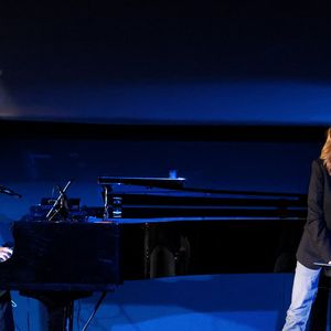 Concert surprise, après la projection de son film, d'Isabelle Carré, accompagnée par son frère Benoît Carré au piano lors de la 7e édition du festival Cineroman à Nice le 1er Octobre 2025 © Bebert-Jacovides/Bestimage