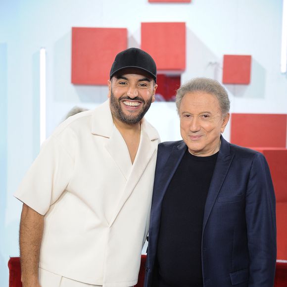 Exclusif - Le magicien Kamel et Michel Drucker - Enregistrement de l'émission Vivement dimanche au studio Rive gauche , presentée par Michel Drucker . Diffusion sur France 3 le 30 novembre 2025. © Guillaume Gaffiot / Bestimage