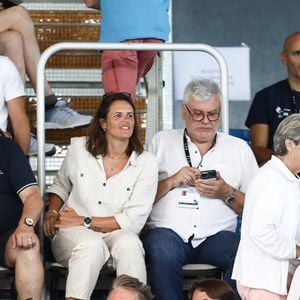 "Pendant tout ce processus, de 2001 à 2008, on n'a pas eu la sensation qu'elle était en manque d'affection".

Laure Manaudou et son père Jean-Luc Manaudou assistent dans les tribunes aux championnats de France Élites en grand bassin de natation à Rennes, France, le 15 juin 2023. © Mickael Chavet/Zuma Press/Bestimage