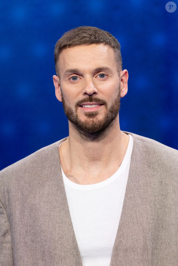 Exclusif - Matt Pokora pour les surprises lors de l'enregistrement de l'émission "La Boîte à secrets", présentée par Faustine Bollaert et diffusée le 17 octobre sur France 3, dans les studios du Lendit à Saint-Denis, France, le 23 septembre 2025. © Cyril Moreau/Bestimage