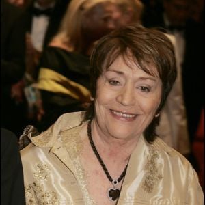 Annie Girardot - Montée des marches du film "Caché" - 58e Festival de Cannes 2005 BORDE-JACOVIDES / BESTIMAGE