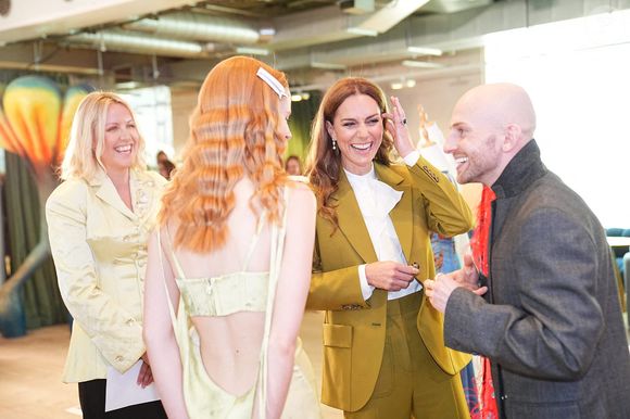 Kate Middleton visite les espaces de design avec le designer Patrick McDowell (à droite) et le British Fashion Council aux 180 Studios dans le centre de Londres, où Kate remettra le prix de la Reine Elizabeth II pour le design britannique. Mardi 13 mai 2025. Photo par Aaron Chown/PA Wire/ABACAPRESS.COM