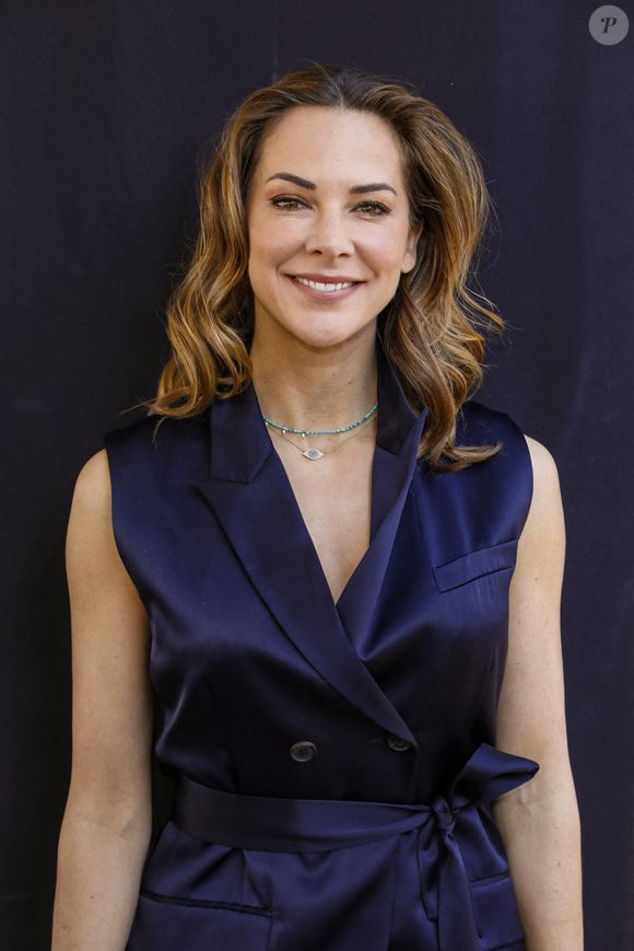 Membre du Jury Documentaires, Mélissa Theuriau en photocall pour CanneSeries Saison 6 sur la plage du Mariott à Canne, France, le 18 avril 2023. © Denis Guignebourg/BestImage