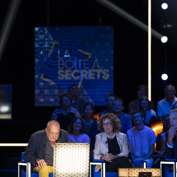 Exclusif - François Berléand, Mireille Dumas et Garou lors de l'enregistrement de l'émission "La Boîte à secrets", présentée par F.Bollaert et diffusée le 26 septembre 2025 sur France 3, dans les studios du Lendit à Saint-Denis, Seine Saint-Denis, France, le 8 septembre 2025. © Pierre Perusseau/Bestimage