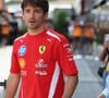 Ses accessoires de luxe, dont un sac Hermès en osier, ont complété ses tenues avec raffinement.

Alexandra Leclerc, compagne de CHARLES LECLERC en compagnie de leur chien Leo Leclerc, vendredi 24 juillet 2026, lors du Grand Prix de Hongrie de Formule 1. Photo de DPA/ABACA