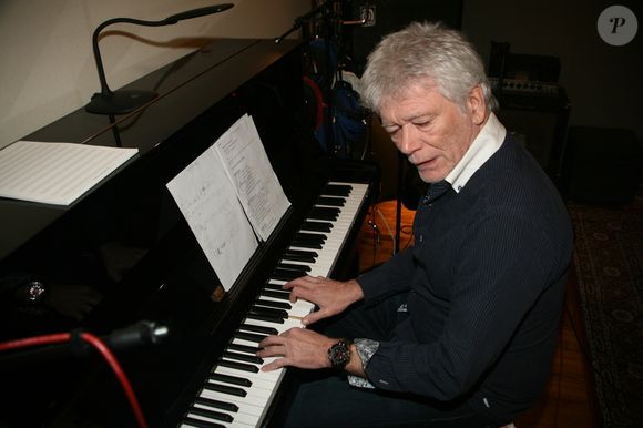 Exclusif - Richard Bonnot - Enregistrement de la chanson "Un coin pour vivre" pour venir en aide à l’association "Les hôtels du coeur" au profit des sdf et des mal logés à Paris le 15 février 2019. © JLPPA/Bestimage