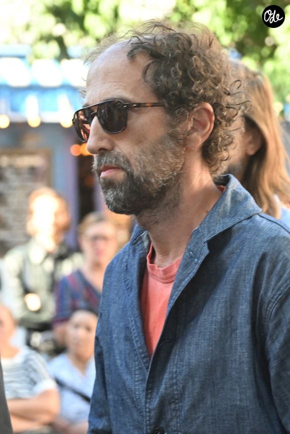 Thomas Bangalter, son grand ami et membre de Daft Punk, a également fait le déplacement, tout comme Nicolas Duvauchelle. 

Thomas Bangalter (Daft Punk)  - Obsèques de Vincent Belorgey alias "Kavinsky" en l'église Saint-Pierre-de-Montmartre le 12 août 2026.

© Christian Liewig / Bestimage