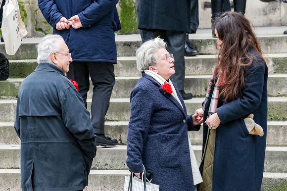 Françoise Laborde et sa nièce Gabrièle Laborde, une des filles de la défunte - Arrivées aux obsèques de C.Laborde en l’église Saint-Roch à Paris, le 6 février 2025. Décédée le 28 janvier 2025 à l'âge de 73 ans, l'ancienne présentatrice météo de TF1 (1988 - 2017) était atteinte de la maladie neurodégénérative à corps de Lewy. 
© Jacovides - Moreau / Bestimage