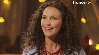 "Ce matin, avant de partir..." : Linda Hardy perd ses moyens face à Frédéric Lopez, un évènement est survenu avec son fils avant Un dimanche à la campagne