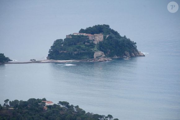 Exclusif - Vue d'hélicoptère ( survol)  du Fort de Brégançon - Vues aériennes des intempéries (inondations) autour de Cannes dans le sud-est de la France le 24 novembre 2019. © Luc Boutria /Nice-Matin/Bestimage