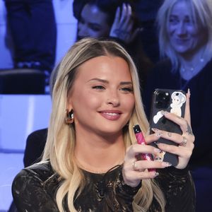 Exclusif - Kelly Vedovelli, sur le plateau de l’émission « TPMP » présentée par C.Hanouna et diffusée en direct sur C8, Paris, France, le 11 février 2025. © Jack Tribeca / Bestimage