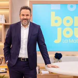 "Bonjour ! La matinale" évolue sur TF1

Bruce Toussaint sur le plateau de "Bonjour ! La matinale", qu'il présente sur TF1. © Lucie Cosnier / TF1