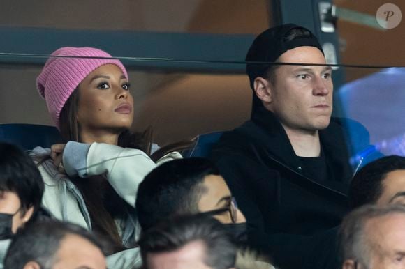 Sur les photos, on peut voir l’ancien joueur du PSG et sa femme devant la Tour Eiffel

Julian Draxler et sa compagne Sethanie Taing - People au match de Ligue 1 Uber Eats "PSG contre Nice (0-0)" au Parc des Princes à Paris le 1er décembre 2021. © Cyril Moreau/Bestimage