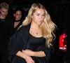 A 14 ans, Harper, la fille de Victoria et David Beckham suit les traces de ses parents.

Paris, FRANCE La famille Beckham fait un retour élégant à son hôtel parisien.

Sur la photo : Harper Beckham