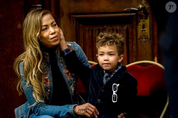 Mais pour l'éducation de son fils Louka, il fait "tout l'inverse"

Réception en l'honneur de Michel Polnareff à l'hôtel de ville de Bruxelles avant que la statue Manneken Pis ne soit habillée comme le chanteur français, le 17 novembre 2016, à Bruxelles, en Belgique. Photo by Danny Gys/Reporters/ABACAPRESS.COM