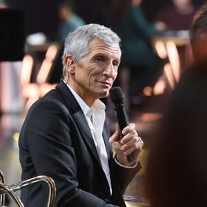 Nagui est le présentateur historique de l'émission N'oubliez pas les paroles sur France 2

Nagui - Les personnalités se mobilisent lors de la 37ème édition du Téléthon sur le plateau de France 2, avec pour parrain Vianney.
© Coadic Guirec / Bestimage