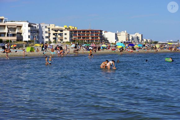 Palavas les Flots (34) : Immeubles en front de mer vus depuis la plage de l'Albatros en ete - Photo par Corre S/ANDBZ/ABACAPRESS.COM