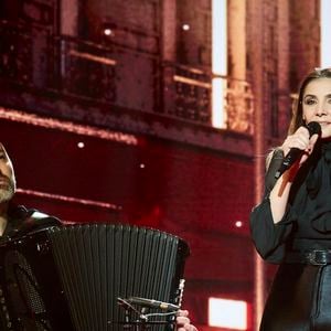 Plus tôt, Clotilde Courau avait déjà employé cette expression, "compagnon de toujours" pour désigner sa relation avec un autre homme, le musicien Lionel Suarez.

Clotilde Courau et Lionel Suarez lors de l’enregistrement de l’émission “Les stars s’unissent pour le Sidaction” au théâtre Marigny à Paris, France, le 11 mars 2025. L’émission sera diffusée en prime le 22 mars sur France 2. © Guirec-Moreau/ Bestimage