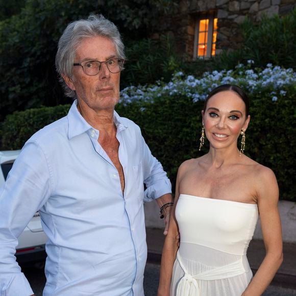 Dominique Desseigne et sa compagne Alexandra Cardinale au spectacle de Dany Boon "Clown n'est pas un métier" lors du 41ème Festival de Ramatuelle le 12 août 2025.
© Cyril Bruneau / Bestimage