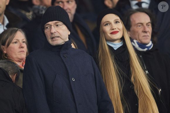 Dmitry Rybolovlev et sa compagne Daria Strokous - Célébrités dans les tribunes du match de Ligue 1 McDonald's opposant le Paris Saint-Germain (PSG) à L’AS Monaco (4-1) au Parc des Princes à Paris le 7 février 2024. © Cyril Moreau/Bestimage
