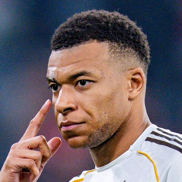 Kylian Mbappé poursuit sa carrière au Real Madrid tout en restant le leader de l’équipe de France.

FC Bayern Munich vs Real Madrid, Ligue des champions de l'UEFA, quart de finale retour Kylian Mbappé Real Madrid