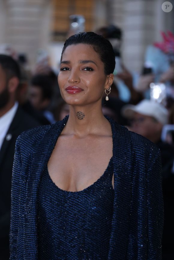 Guest arrive au défilé Tom Ford Collection Femme Prêt-à-Porter Printemps/Eté 2026 lors de la Fashion Week de Paris (PFW) a Paris, France, le 1 Octobre 2025.
© Denis Guignebourg/Bestimage