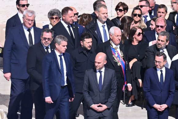 Volodymyr Zelensky (président de l'Ukraine), Jean-Noël Barrot, Ministre de l’Europe et des Affaires étrangères - Les dirigeants et les têtes couronnées, venus du monde entier, assistent aux funérailles du pape François sur la place Saint-Pierre au Vatican à Rome, le 26 avril 2025.© Zuma Press / Bestimage