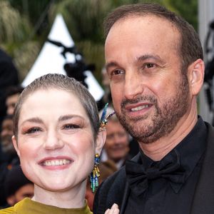 Emilie Dequenne a des racines belges, mais elle a épousé Michel Ferracci, un comédien corse 

Emilie Dequenne et son mari Michel Ferracci - Montée des marches du film « Le deuxième acte » pour la cérémonie d’ouverture du 77ème Festival International du Film de Cannes, au Palais des Festivals à Cannes. 
© Olivier Borde / Bestimage