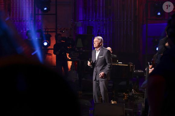 Exclusif - Salvatore Adamo lors de l'enregistrement de l'émission "Le Grand Echiquier - Spéciale Serge Gainsbourg" présentée par C.Chazal et A.Manoukian et diffusée le 7 avril 2026 sur France 2, à Paris, France, le 17 septembre 2025. © Jack Tribeca/Bestimage