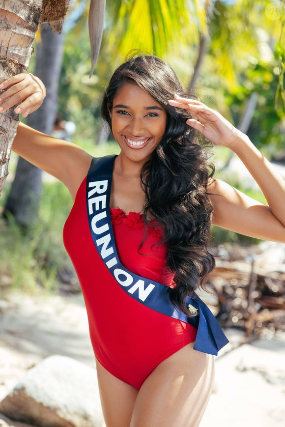 Priya Padavatan, Miss Réunion 2025 en route pour Miss France 2026, prend la pose pour le traditionnel shooting en maillot de bain. © SIPA / Benjamin Decoin via Bestimage