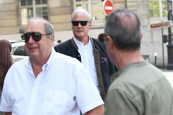 Georges Tron - J.L.Lahaye s'est marié en secondes noces avec sa compagne P.Aubin à la mairie du 18ème arrondissement de Paris, le 2 juillet 2025. © Agence / Bestimage