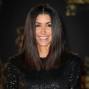 "Toutes les mamans vous répondront la même chose. Les écoles, la course du matin, le petit tunnel, le soir aussi, les retrouvailles, le déjeuner, faut faire à manger, tout ça quoi", a-t-elle détaillé.

Jenifer Bartoli sur le tapis rouge des NRJ Music Awards 2018, au Palais des Festivals de Cannes, dans le sud de la France. Le 11 novembre 2018. Photo : Shootpix/ABACAPRESS.COM
