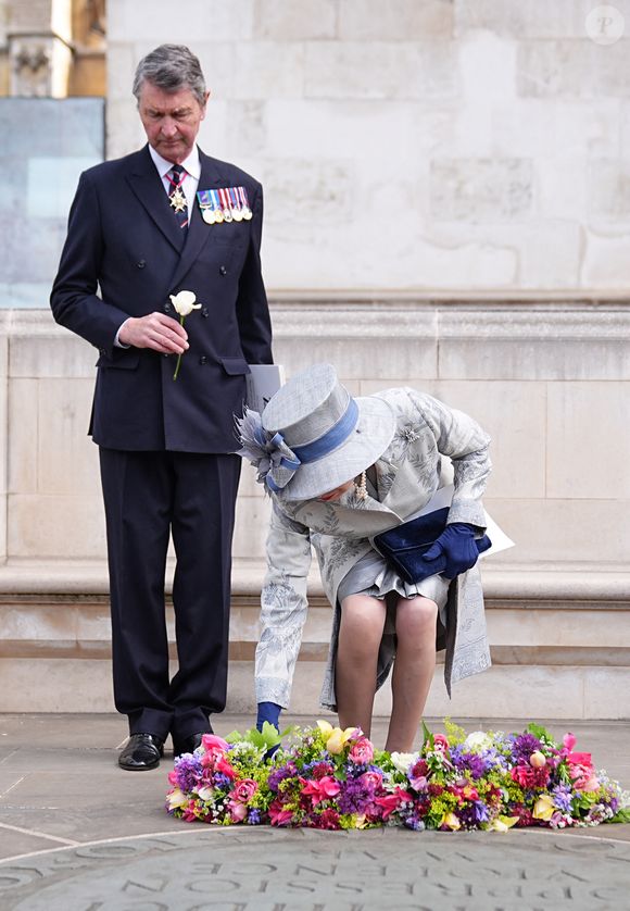 La princesse Anne et son mari Timothy Laurence - Des membres de la famille royale assistent à un service d'action de grâce pour le jour de la Victoire en Europe à l'abbaye de Westminster, à Londres, au Royaume-Uni, le 8 mai 2025. (Aaron Chown/WPA-Pool / Julien Burton via Bestimage).