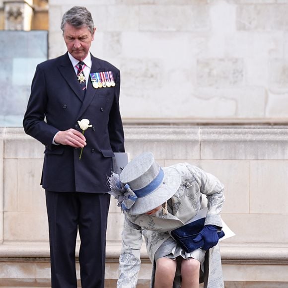 La princesse Anne et son mari Timothy Laurence - Des membres de la famille royale assistent à un service d'action de grâce pour le jour de la Victoire en Europe à l'abbaye de Westminster, à Londres, au Royaume-Uni, le 8 mai 2025. (Aaron Chown/WPA-Pool / Julien Burton via Bestimage).