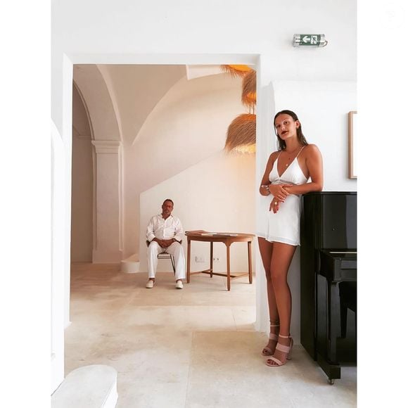 De cette union est née une jeune femme très discrète, évoluant loin des plateaux de cinéma.

Serena Moreno, la fille de Jean Reno ©Instagram