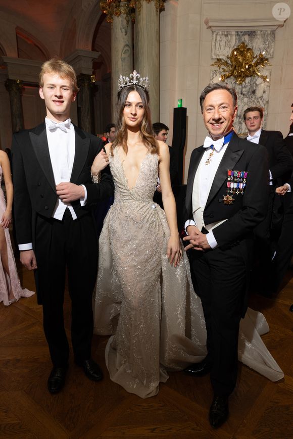Pour cette édition 2025, Eulalia d’Orléans Bourbon a été remarquée. Sublime dans une robe Tony Ward étincelante, elle a illuminé les lieux. 


Exclusif - La princesse Eulalia d’Orléans Bourbon ( robe Tony Ward ) et son cavalier Albert Windsor, Stéphane Bern - Répétitions pour le Bal 2025 des débutantes à l’hôtel Shangri-La Paris le 29 novembre 2025. Le Bal / Moreau / Borde / Bestimage