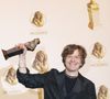 Sa programmation cette année est d'ailleurs prestigieuse avec des personnalités comme Alex Lutz, Marie-Claude Pietragalla ou encore le chanteur Bernard Lavilliers.

Alex Lutz (Molière de l'Humour pour "Sexe, Grog et Rocking Chair" ) - Photocall des lauréats de la 37ème Nuit des Molières aux Folies Bergère à Paris le 4 mai 2026.

© Jack Tribeca / Bestimage