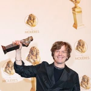 Sa programmation cette année est d'ailleurs prestigieuse avec des personnalités comme Alex Lutz, Marie-Claude Pietragalla ou encore le chanteur Bernard Lavilliers.

Alex Lutz (Molière de l'Humour pour "Sexe, Grog et Rocking Chair" ) - Photocall des lauréats de la 37ème Nuit des Molières aux Folies Bergère à Paris le 4 mai 2026.

© Jack Tribeca / Bestimage