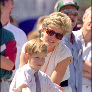 Cela ravive-t-il des souvenirs difficiles pour Harry, fils de la regrettée Lady Diana

La princesse Diana avec son fils Harry lors du grand prix Silverstone (archive)
©ALPHA AGENCY / BESTIMAGE