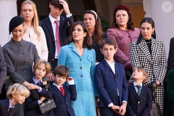 Beatrice Borromeo, Stefano et Francesco, Charlotte Casiraghi, Balthazar Rassam, Raphaël Elmaleh Tatiana Santo Domingo dans la cour du palais princier le jour de la fête nationale de Monaco le 19 novembre 2024.

© Jean-Charles Vinaj / Pool Monaco / Bestimage