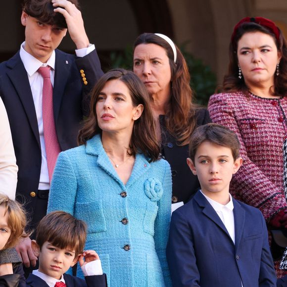 Beatrice Borromeo, Stefano et Francesco, Charlotte Casiraghi, Balthazar Rassam, Raphaël Elmaleh Tatiana Santo Domingo dans la cour du palais princier le jour de la fête nationale de Monaco le 19 novembre 2024.

© Jean-Charles Vinaj / Pool Monaco / Bestimage