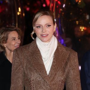 Le Prince Albert II de Monaco, la Princesse Gabriella de Monaco, le Prince Jacques de Monaco et la Princesse Charlene de Monaco assistent à l'inauguration des illuminations de Noël sur la Place du Casino à Monte-Carlo, Monaco, le 29 novembre 2025. Photo by Jean-Charles Vinaj/ABACAPRESS.COM