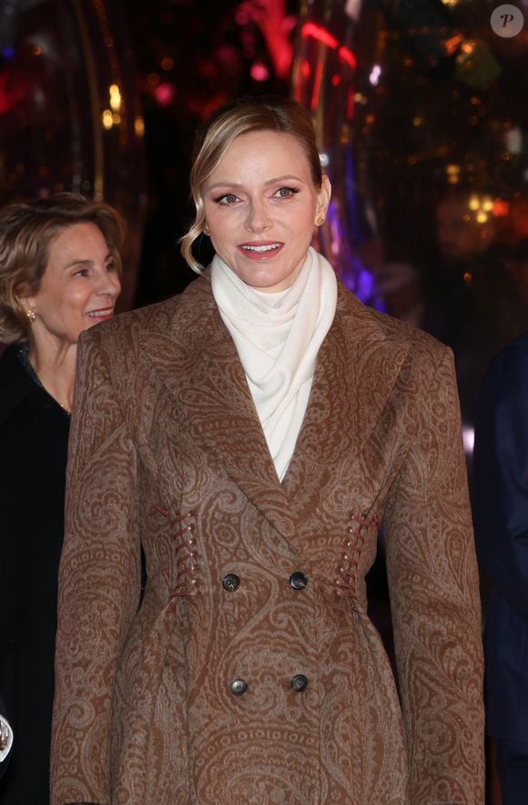 Le Prince Albert II de Monaco, la Princesse Gabriella de Monaco, le Prince Jacques de Monaco et la Princesse Charlene de Monaco assistent à l'inauguration des illuminations de Noël sur la Place du Casino à Monte-Carlo, Monaco, le 29 novembre 2025. Photo by Jean-Charles Vinaj/ABACAPRESS.COM