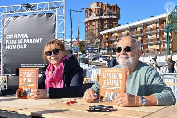 Marie-Anne Chazel et Gérard Jugnot lors de la séance de dédicaces organisée pour le lancement du livre 'Le Splendid par le Splendid, Nous nous sommes tant marrés !' lors du 28ème Festival du Film de Comédie à L'Alpe d'Huez, France, le 14 janvier 2025. Photo par Mireille Ampilhac/ABACAPRESS.COM