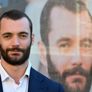 Louis Sarkozy, candidat aux élections municipales à Menton, inaugure la permanence de sa campagne, le 11 octobre 2025. 
© Bruno Bebert / Bestimage