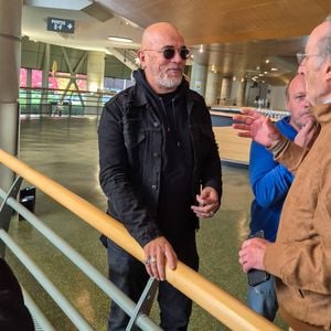 Pascal Obispo lors de l'inauguration de l’esplanade Johnny Hallyday au pied du Zénith d'Auvergne à Cournon-d'Auvergne, près de Clermont-Ferrand, France, le 14 octobre 2025. 

© Eternity/Bestimage