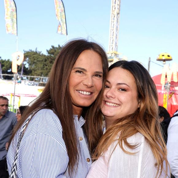 Nathalie Marquay Pernaut avec sa fille Lou Pernaut - Inauguration de la Foire du Trône 2025 à Paris le 4 avril 2025. © Cédric Perrin/Bestimage