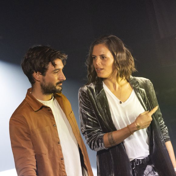 Exclusif - Jeremy Frerot et sa femme Laure Manaudou - Backstage - Enregistrement de l'émission "La Chanson secrète 11" à Paris, diffusée le 24 juin sur TF1. Le 15 janvier 2022
© Cyril Moreau / Bestimage