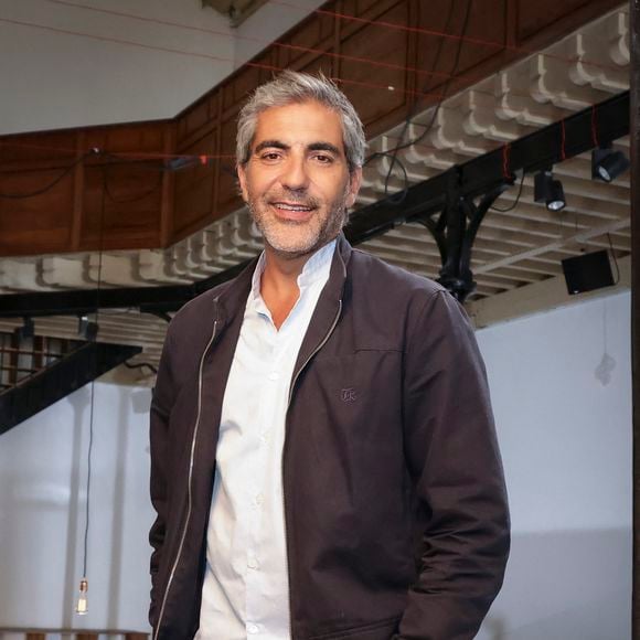 Ary Abittan est très proche de ses filles, de ses parents, de sa femme, mais aussi de personnalités reconnues dans le monde du cinéma.

Ary Abittan pendant l’enregistrement d’Animaux Stars, présenté par B.Montiel et diffusé le 4 octobre 2025 sur Animaux TV, à Paris, France le 3 juillet 2025. © Jack Tribeca/Bestimage